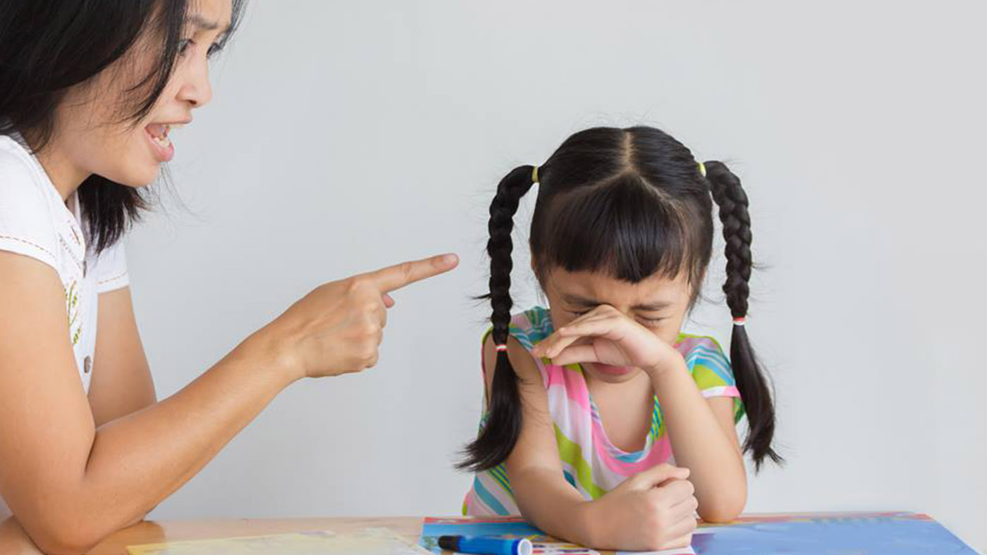 dạy trẻ sai cách sẽ khiến trẻ tự ti