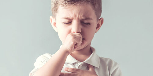 Bé dễ ốm khi giao mùa – Nguyên nhân và cách phòng tránh